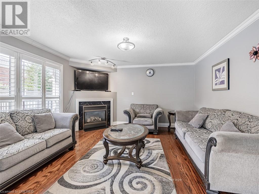 5930 Bassinger Place, Mississauga, Ontario  L5M 6K5 - Photo 9 - W12081172