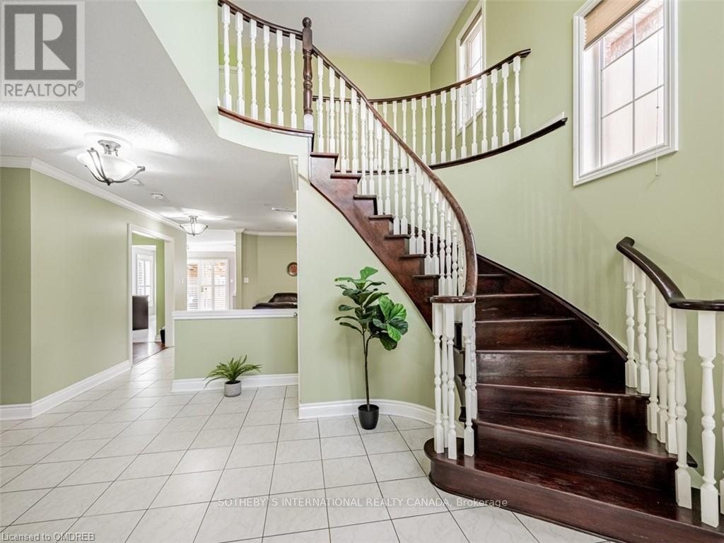 5930 Bassinger Place, Mississauga, Ontario  L5M 6K5 - Photo 6 - W12081172