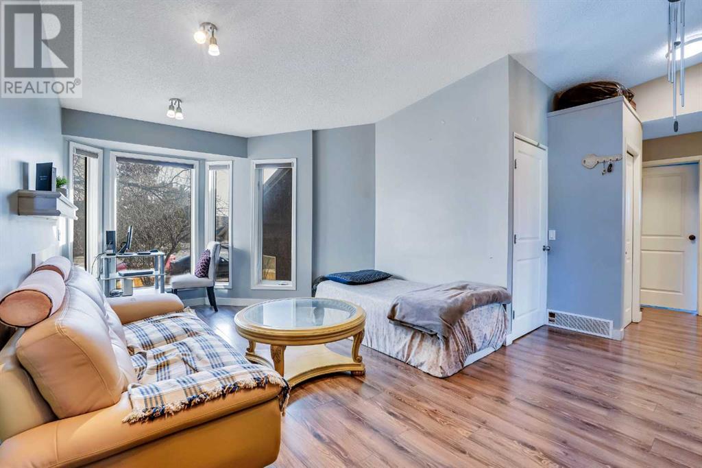 52 Martinglen Place Ne, Calgary, Alberta  T3J 3J1 - Photo 10 - A2192346