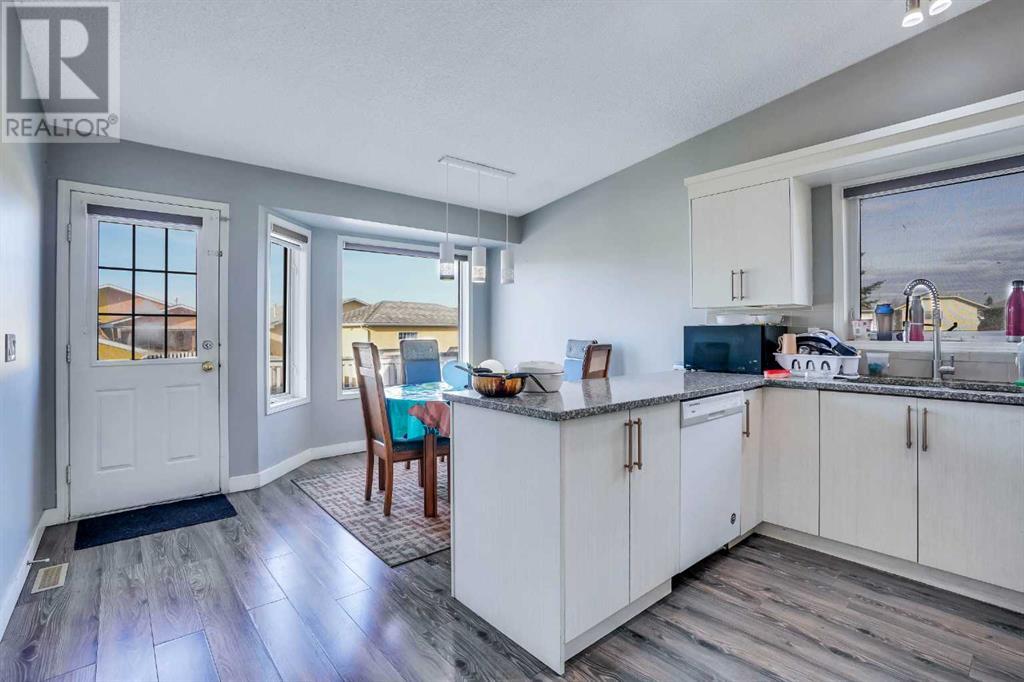 Property at 52 Martinglen Place NE image 5