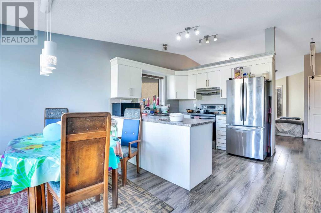 Property at 52 Martinglen Place NE image 4