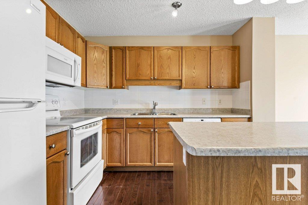 Property at #25 12104 16 AV SW image 5