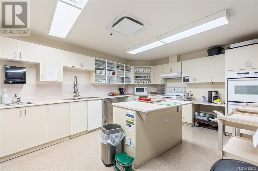 307 290 Island Hwy, View Royal, British Columbia  V9B 1G5 - Photo 31 - 995002