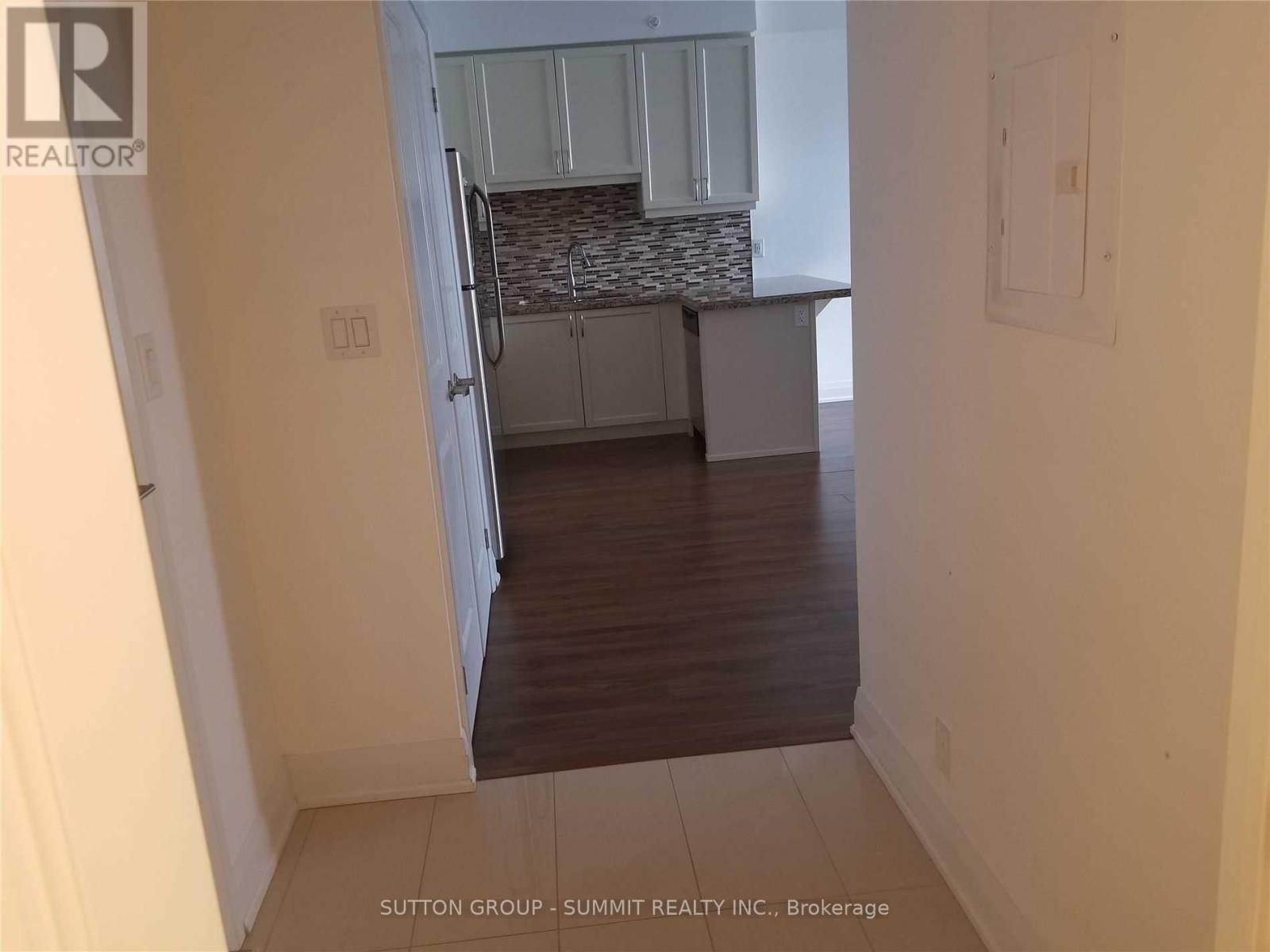 813 - 12 Woodstream Boulevard, Vaughan, Ontario  L4L 8C3 - Photo 3 - N12099678