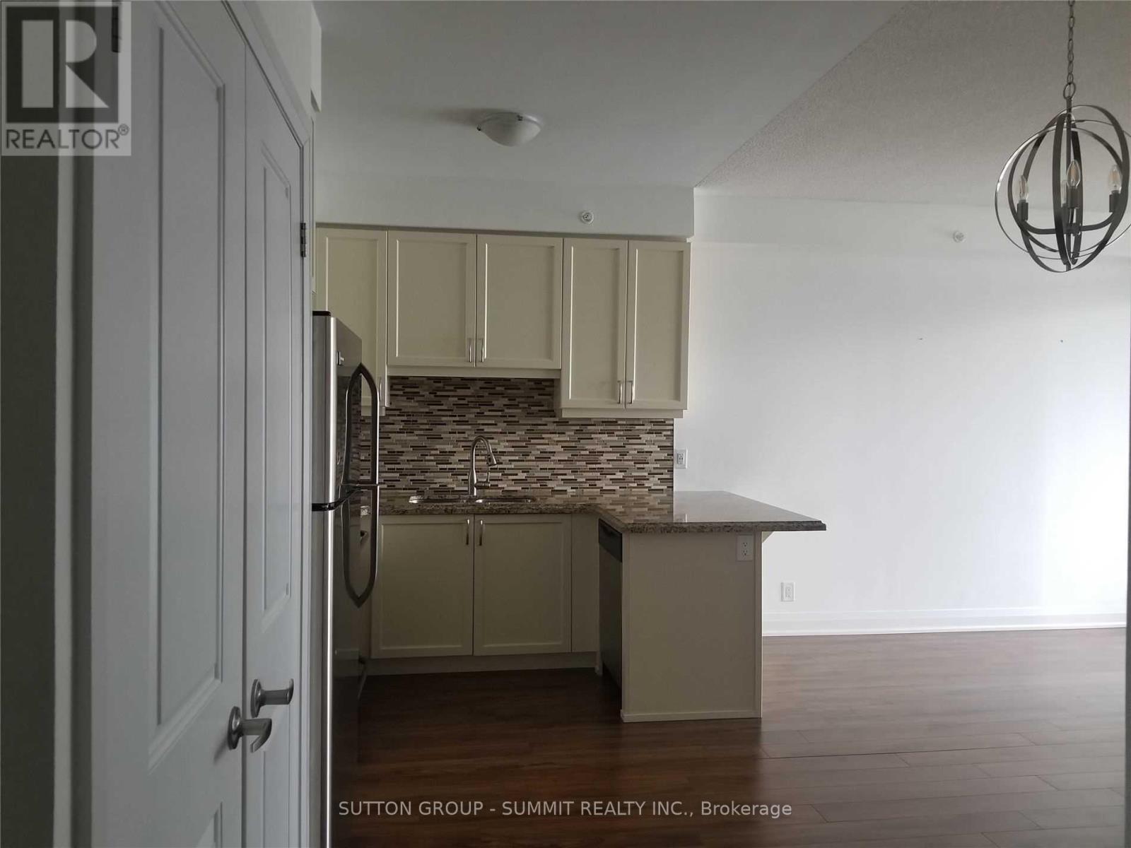 813 - 12 Woodstream Boulevard, Vaughan, Ontario  L4L 8C3 - Photo 4 - N12099678
