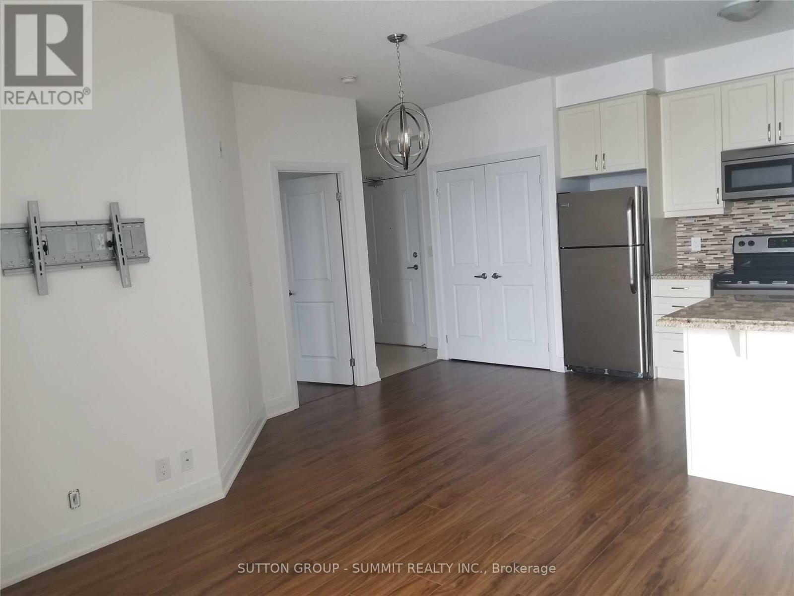 813 - 12 Woodstream Boulevard, Vaughan, Ontario  L4L 8C3 - Photo 7 - N12099678