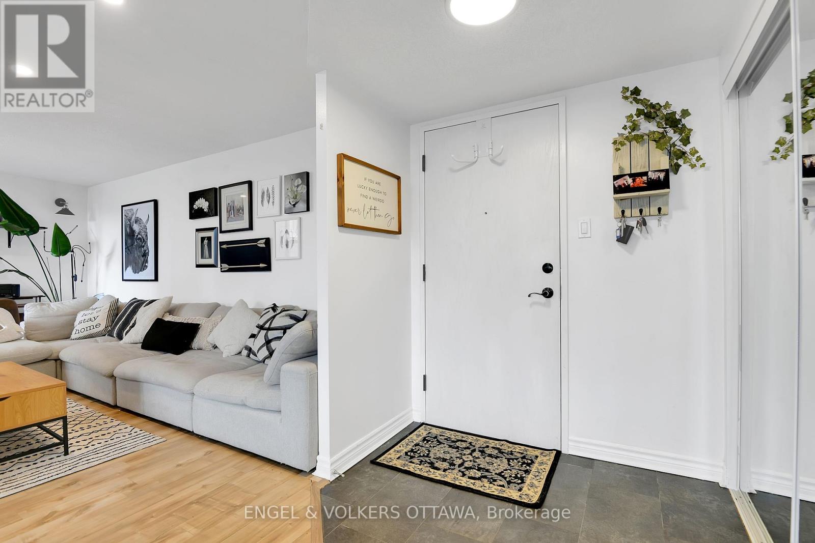 Property at 101 - 2759 CAROUSEL CRESCENT image 3