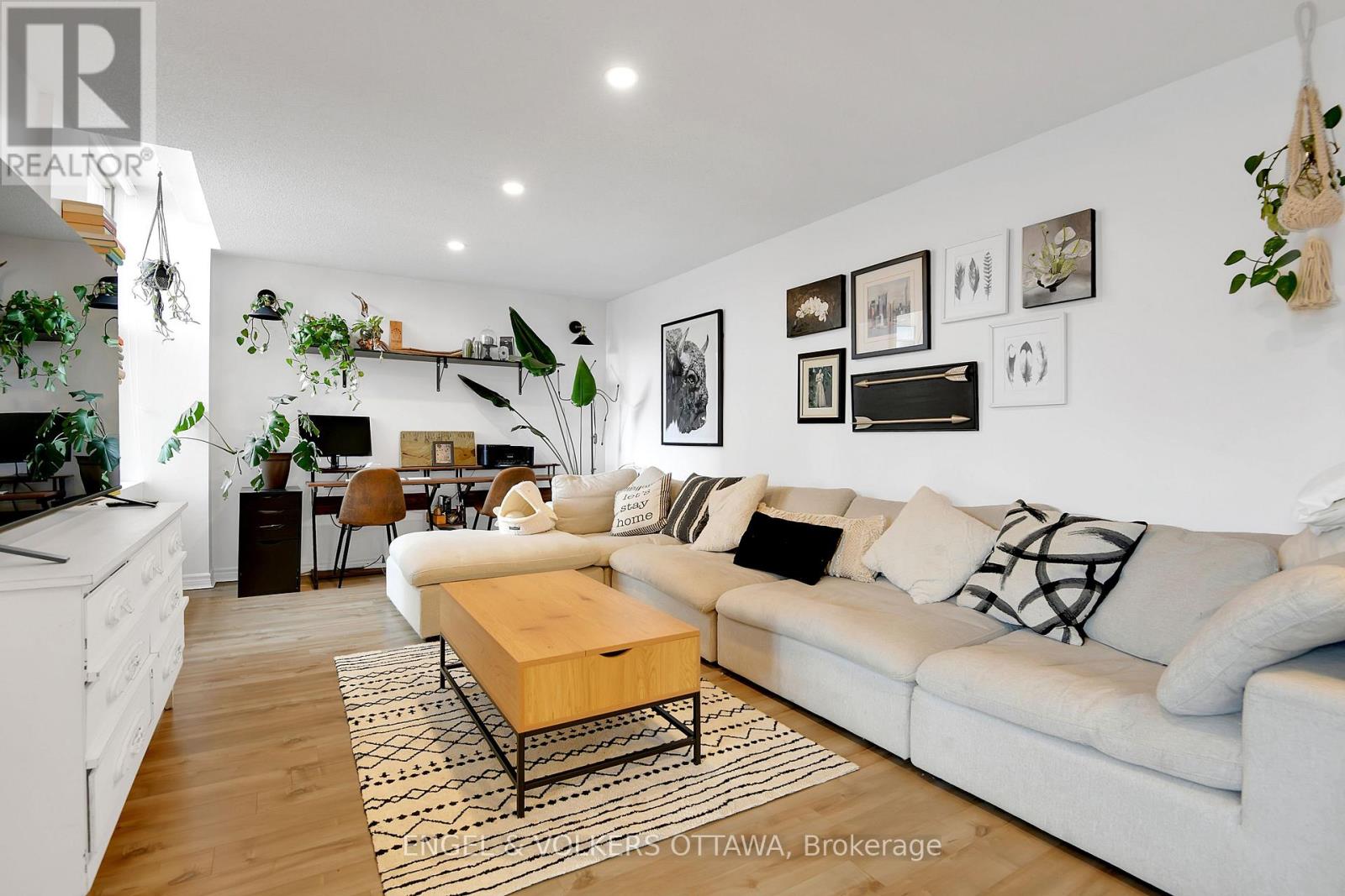 Property at 101 - 2759 CAROUSEL CRESCENT image 5