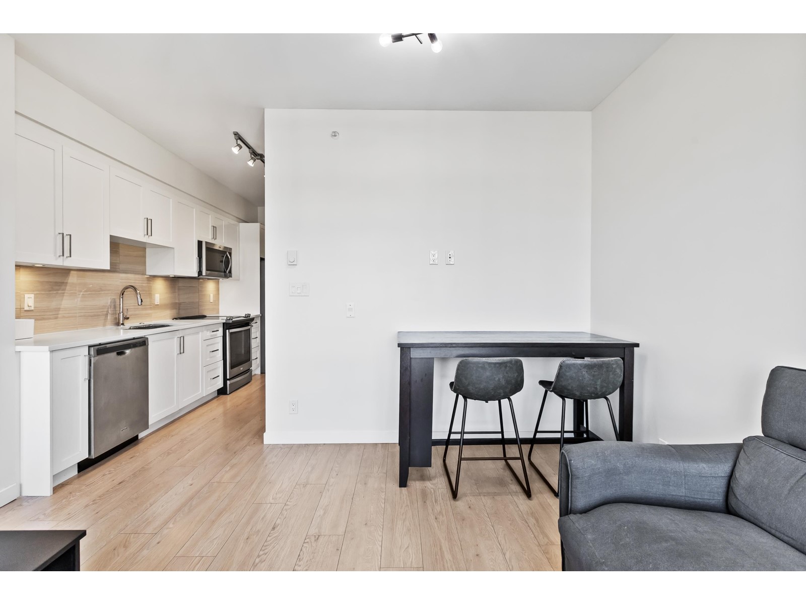 Property at D404 20211 66 AVENUE image 4