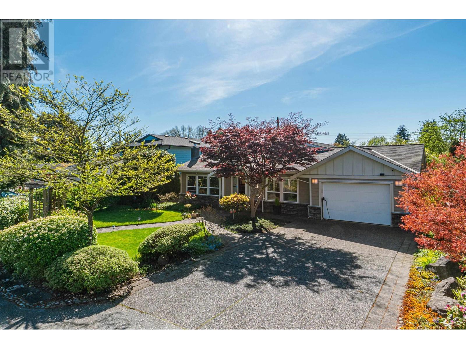 Property at 1325 FERNWOOD CRESCENT image 4