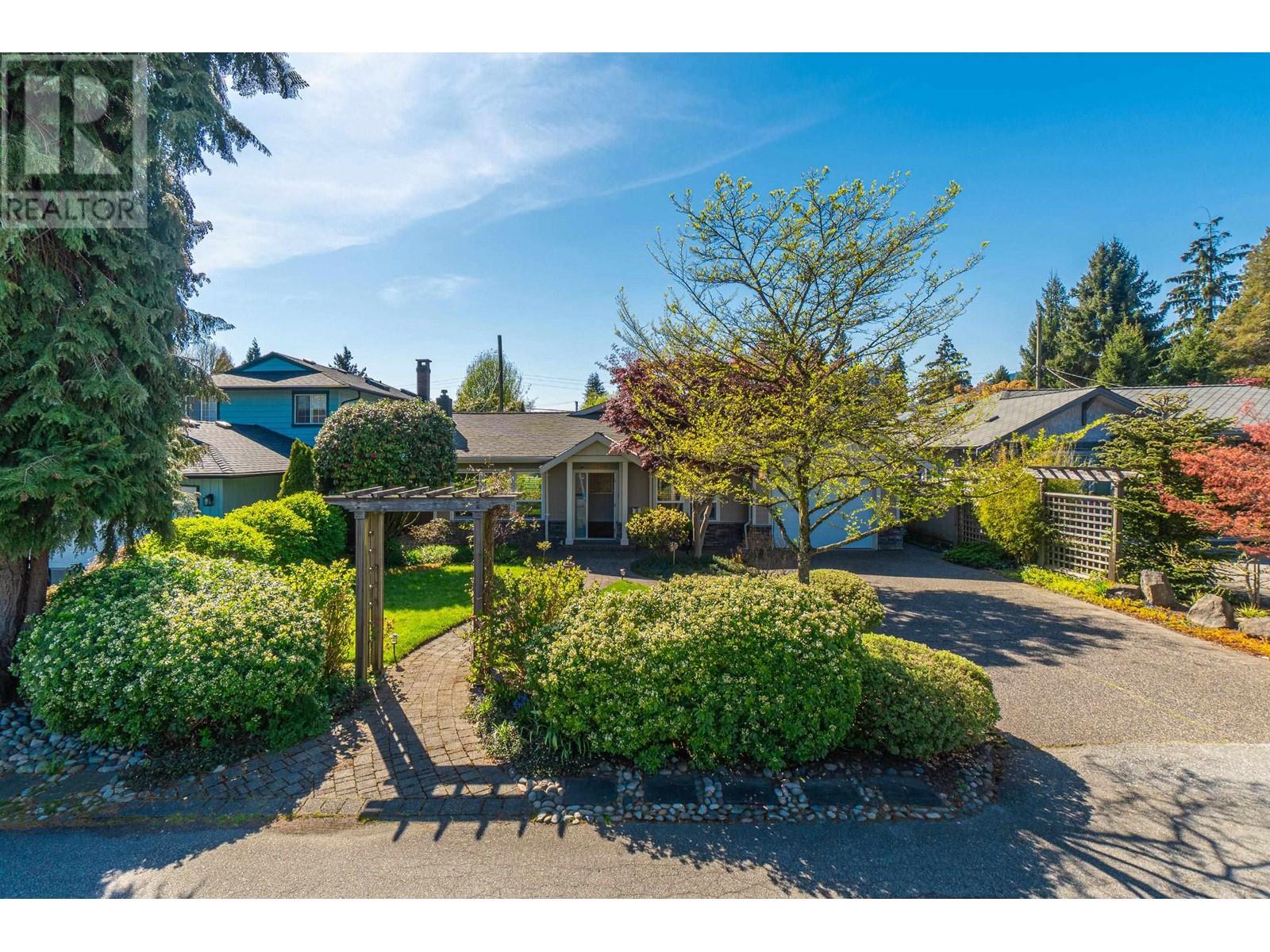 Property at 1325 FERNWOOD CRESCENT image 1