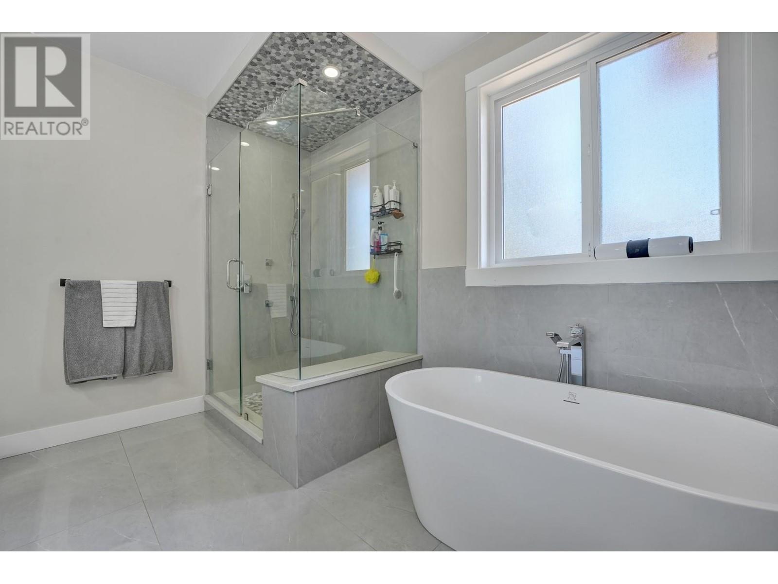 1939 Brunette Avenue, Coquitlam, British Columbia  V3K 1H8 - Photo 23 - R2993787