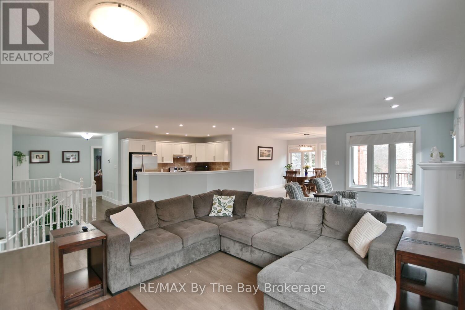 424 Ramblewood Drive, Wasaga Beach, Ontario  L9Z 1P3 - Photo 13 - S12021006