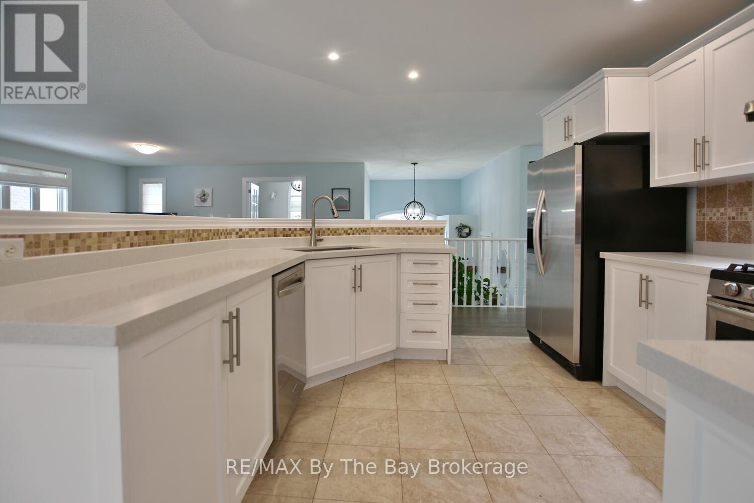 424 Ramblewood Drive, Wasaga Beach, Ontario  L9Z 1P3 - Photo 9 - S12021006