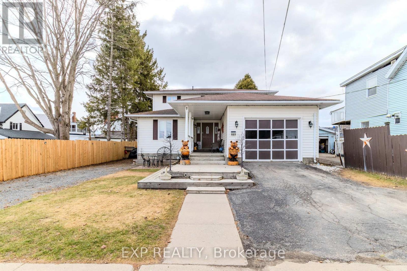 660 East Street, Edwardsburgh/cardinal, Ontario  K0E 1E0 - Photo 1 - X12100029