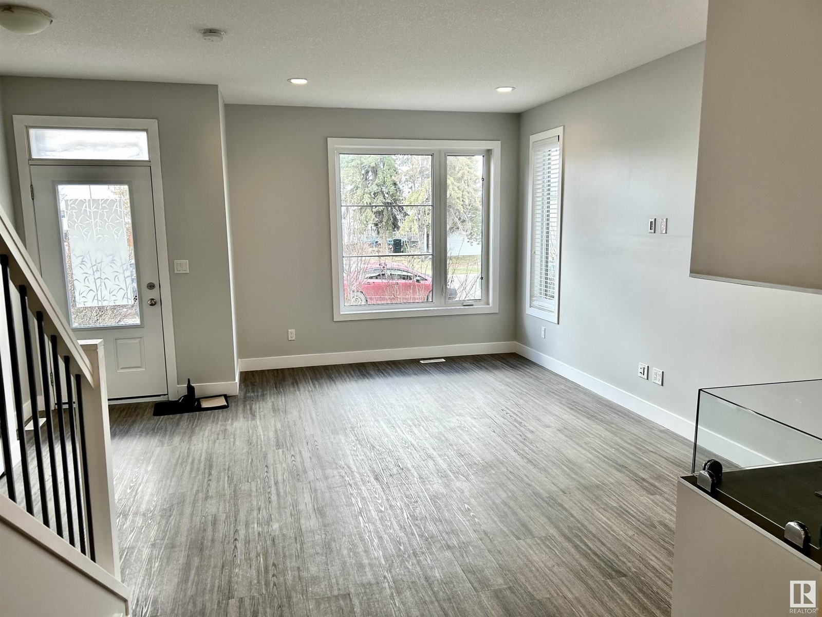 Property at 15819 109 AV NW image 3