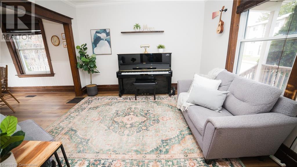 Property at 333 LOWTHER Street S image 3
