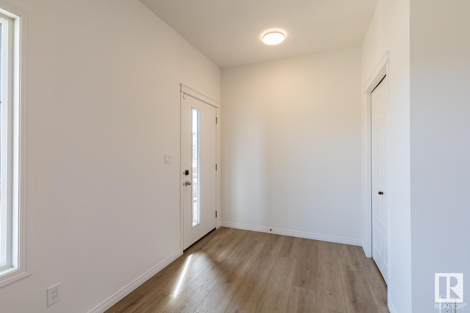 Property at 32 RESPLENDENT WY image 5