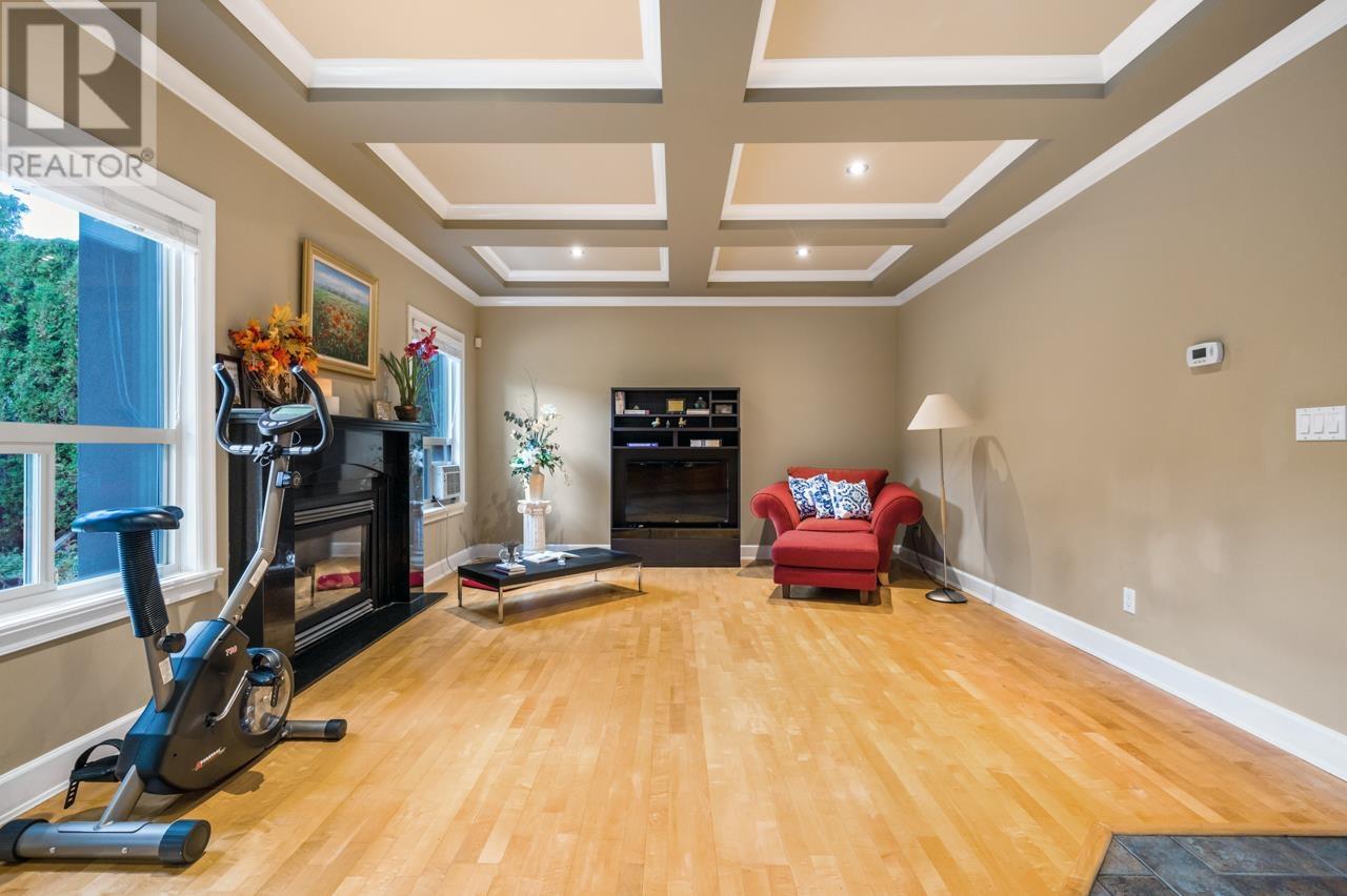 Listing Picture 10 of 21 : 10511 NO. 2 ROAD, Richmond / 烈治文 - 魯藝地產 Yvonne Lu Group - MLS Medallion Club Member