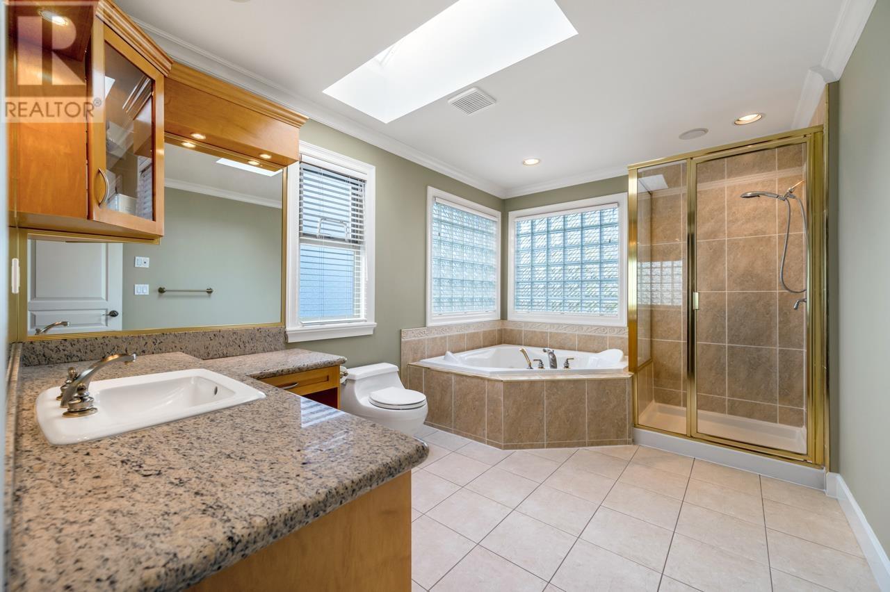 Listing Picture 14 of 21 : 10511 NO. 2 ROAD, Richmond / 烈治文 - 魯藝地產 Yvonne Lu Group - MLS Medallion Club Member