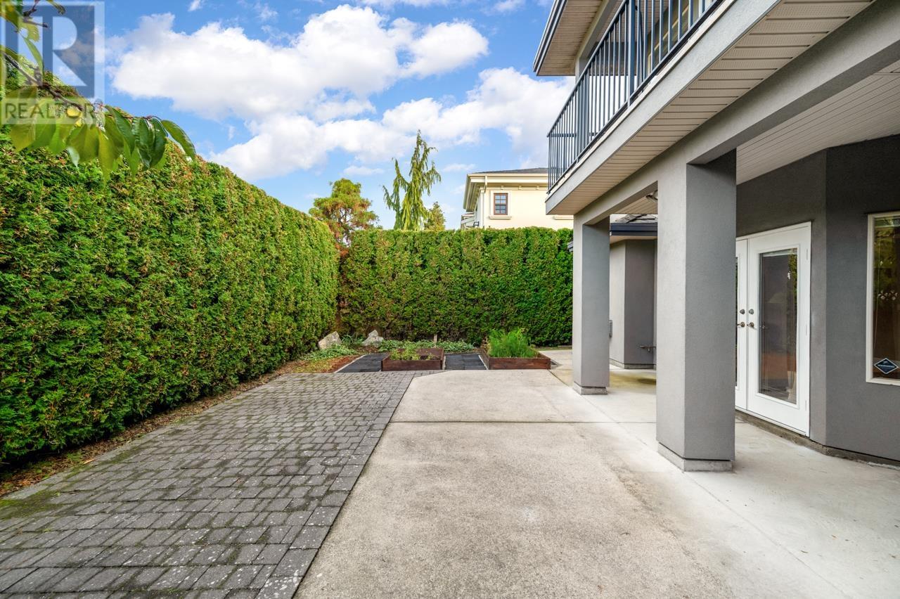 Listing Picture 21 of 21 : 10511 NO. 2 ROAD, Richmond / 烈治文 - 魯藝地產 Yvonne Lu Group - MLS Medallion Club Member