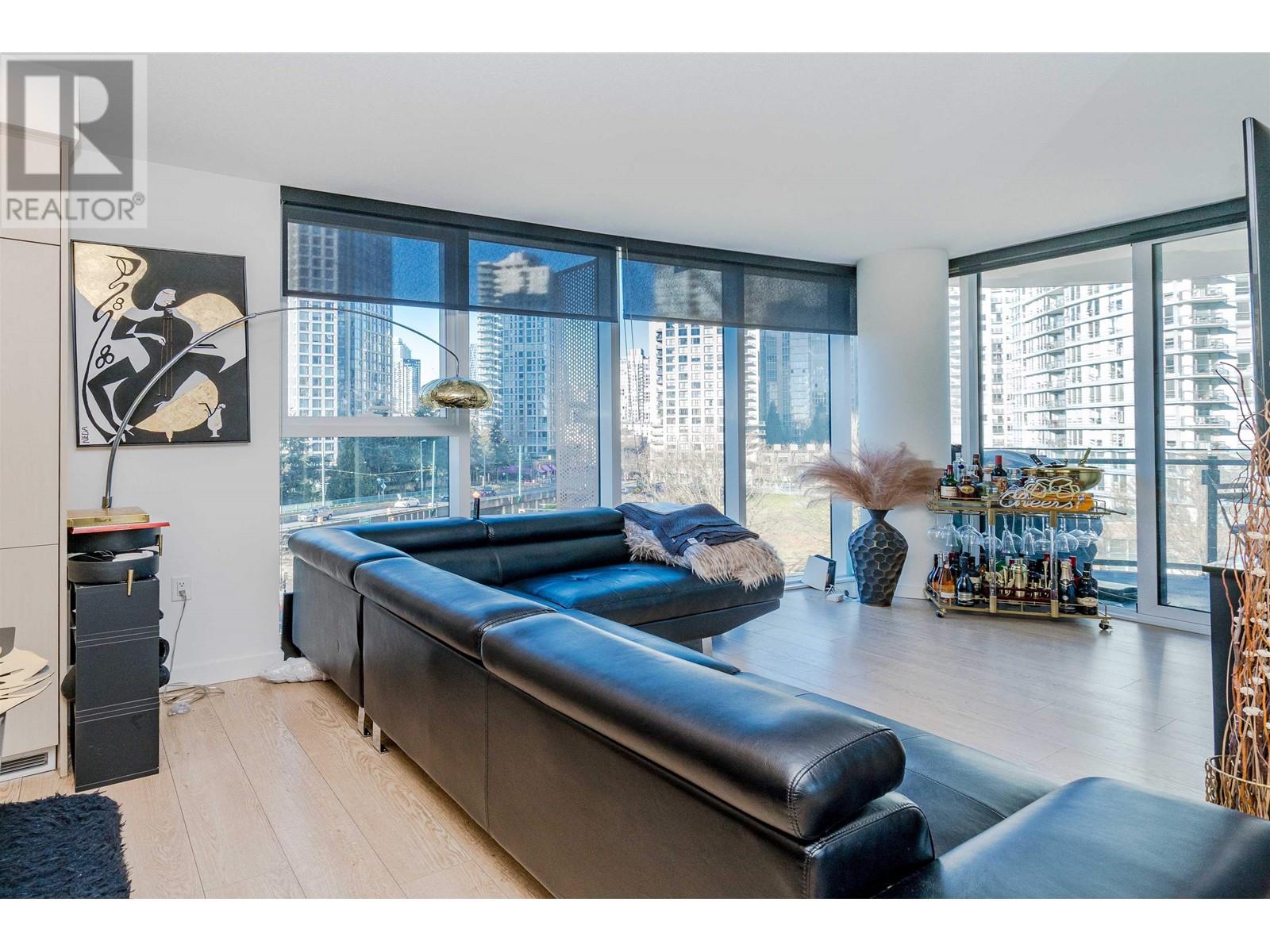 Listing Picture 5 of 40 : 688 87 NELSON STREET, Vancouver / 溫哥華 - 魯藝地產 Yvonne Lu Group - MLS Medallion Club Member