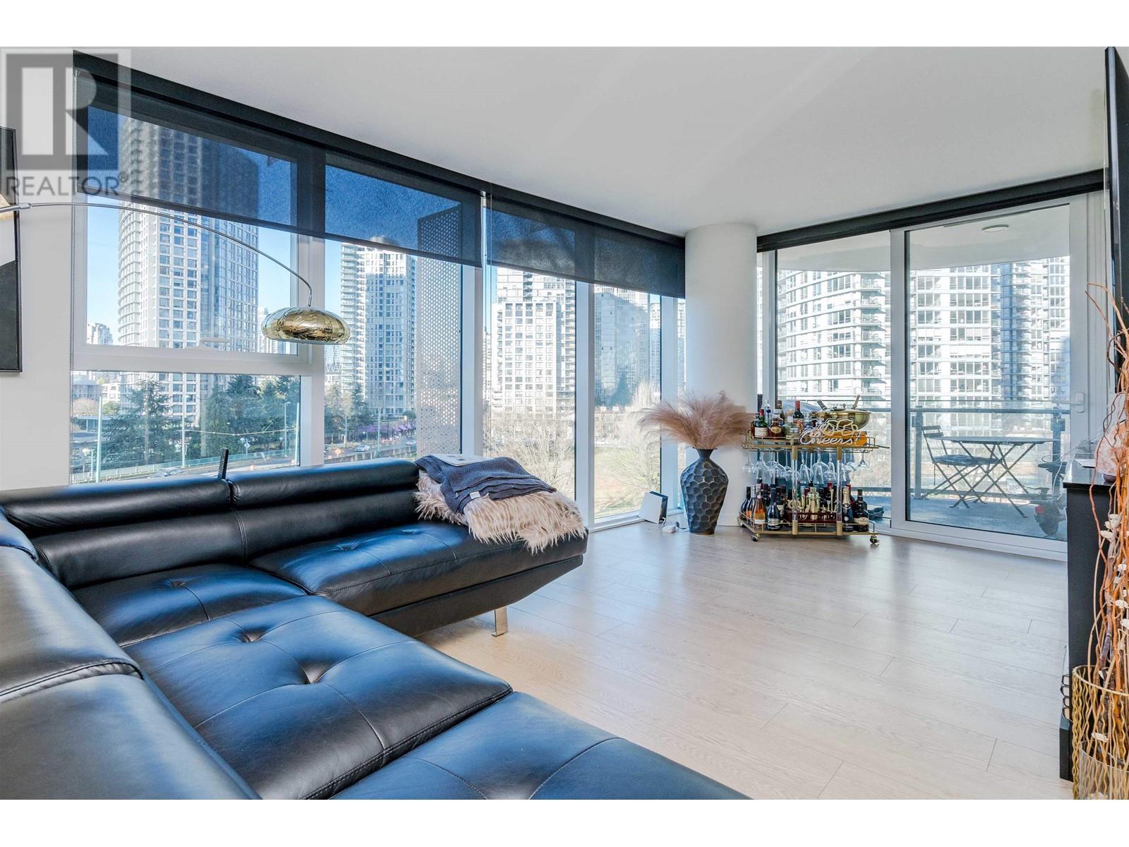 Listing Picture 7 of 40 : 688 87 NELSON STREET, Vancouver / 溫哥華 - 魯藝地產 Yvonne Lu Group - MLS Medallion Club Member