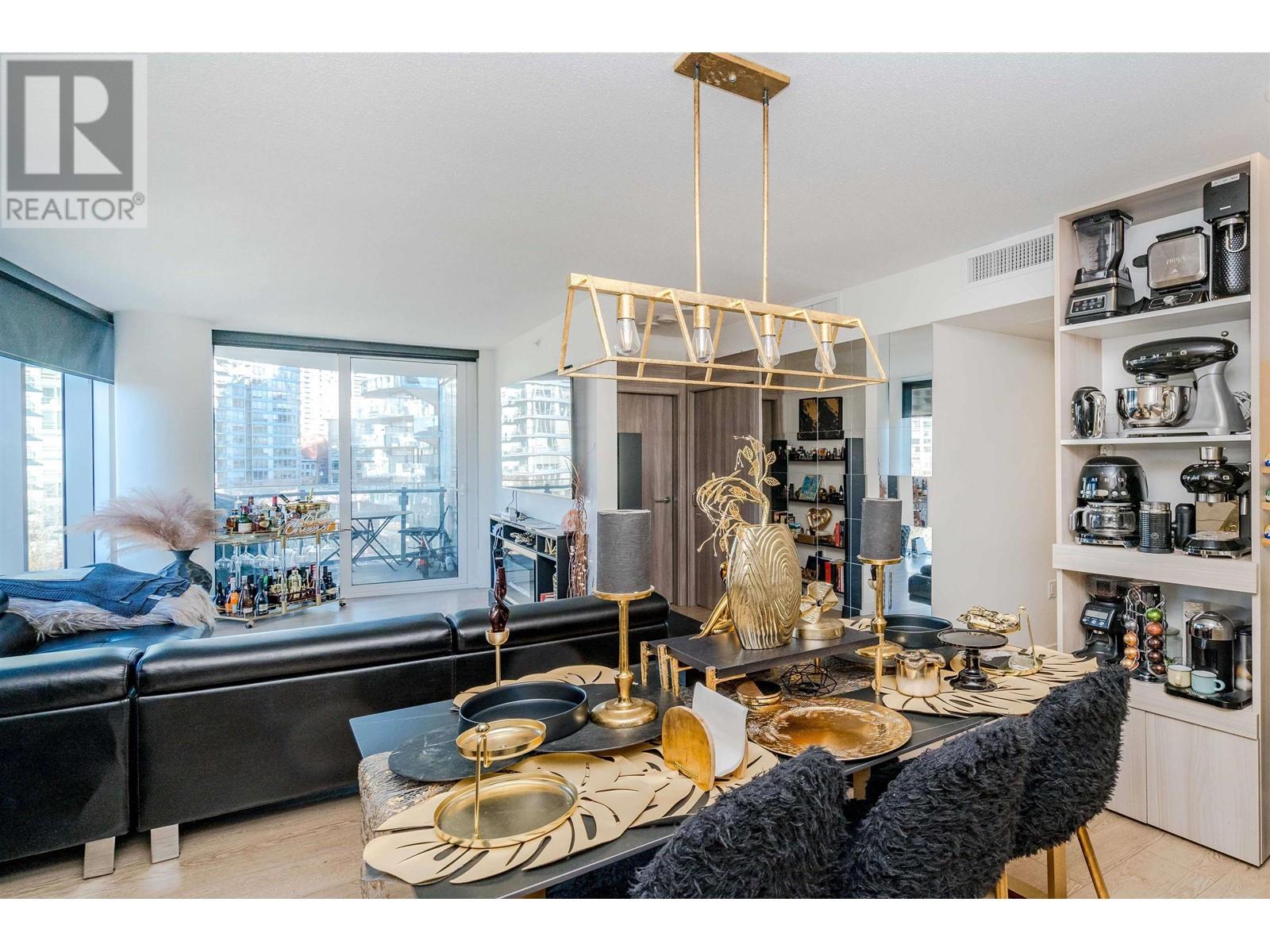 Listing Picture 11 of 40 : 688 87 NELSON STREET, Vancouver / 溫哥華 - 魯藝地產 Yvonne Lu Group - MLS Medallion Club Member