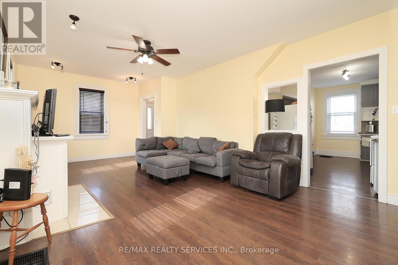 Property at 240 FREELTON ROAD image 3