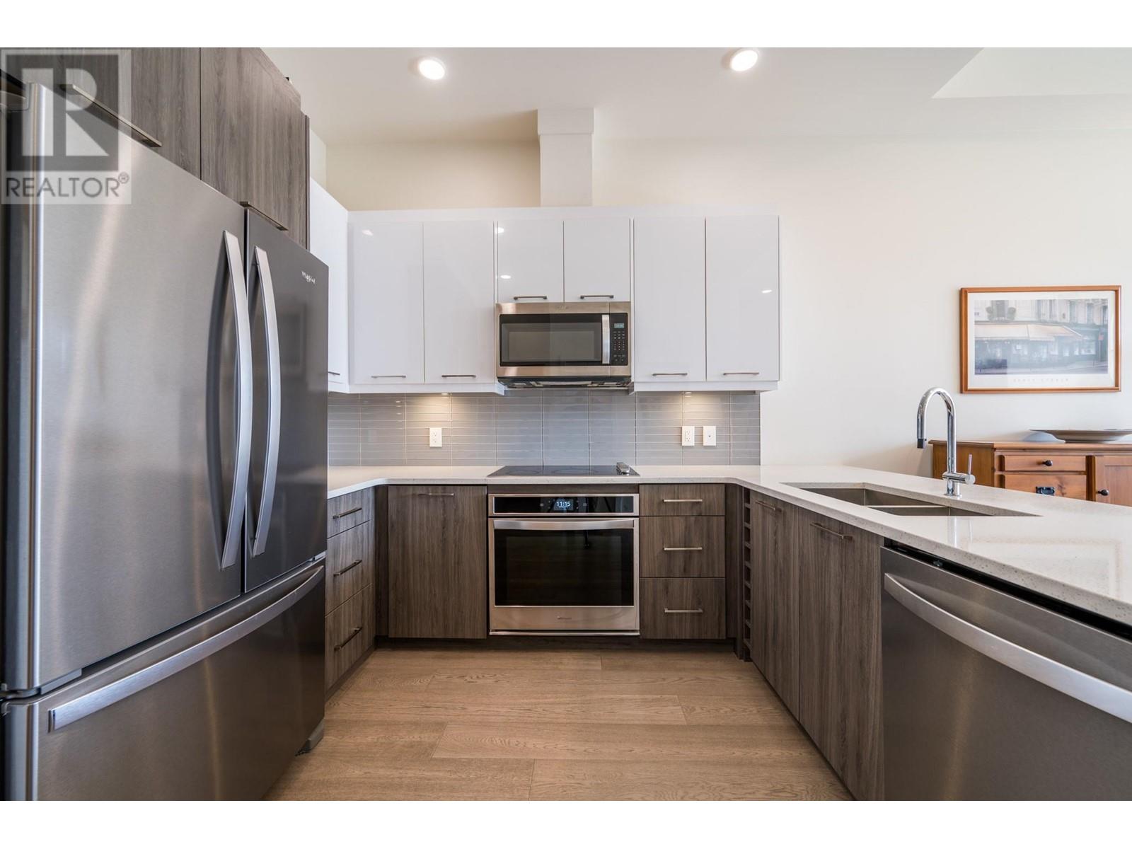 Property at 885 University Drive Unit# #402 image 5