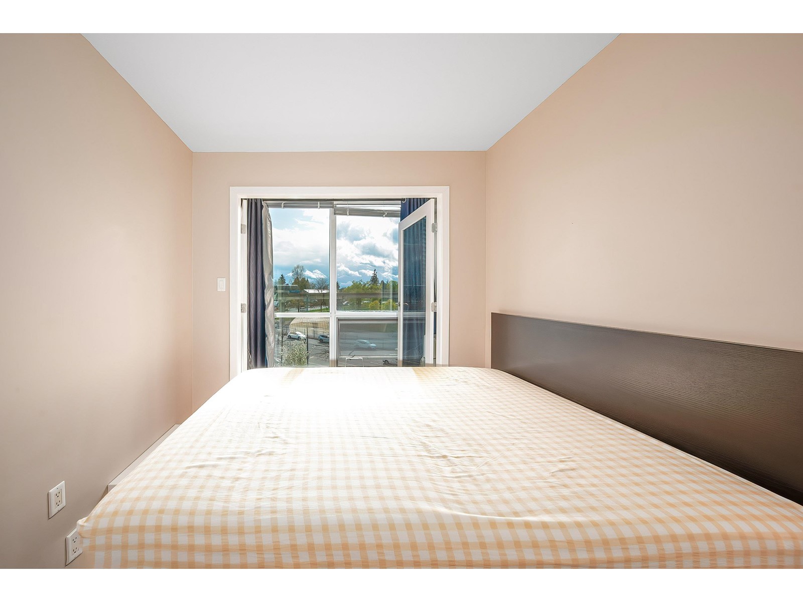 410 13618 100 Avenue, Surrey, British Columbia  V3T 0A8 - Photo 14 - R2993870