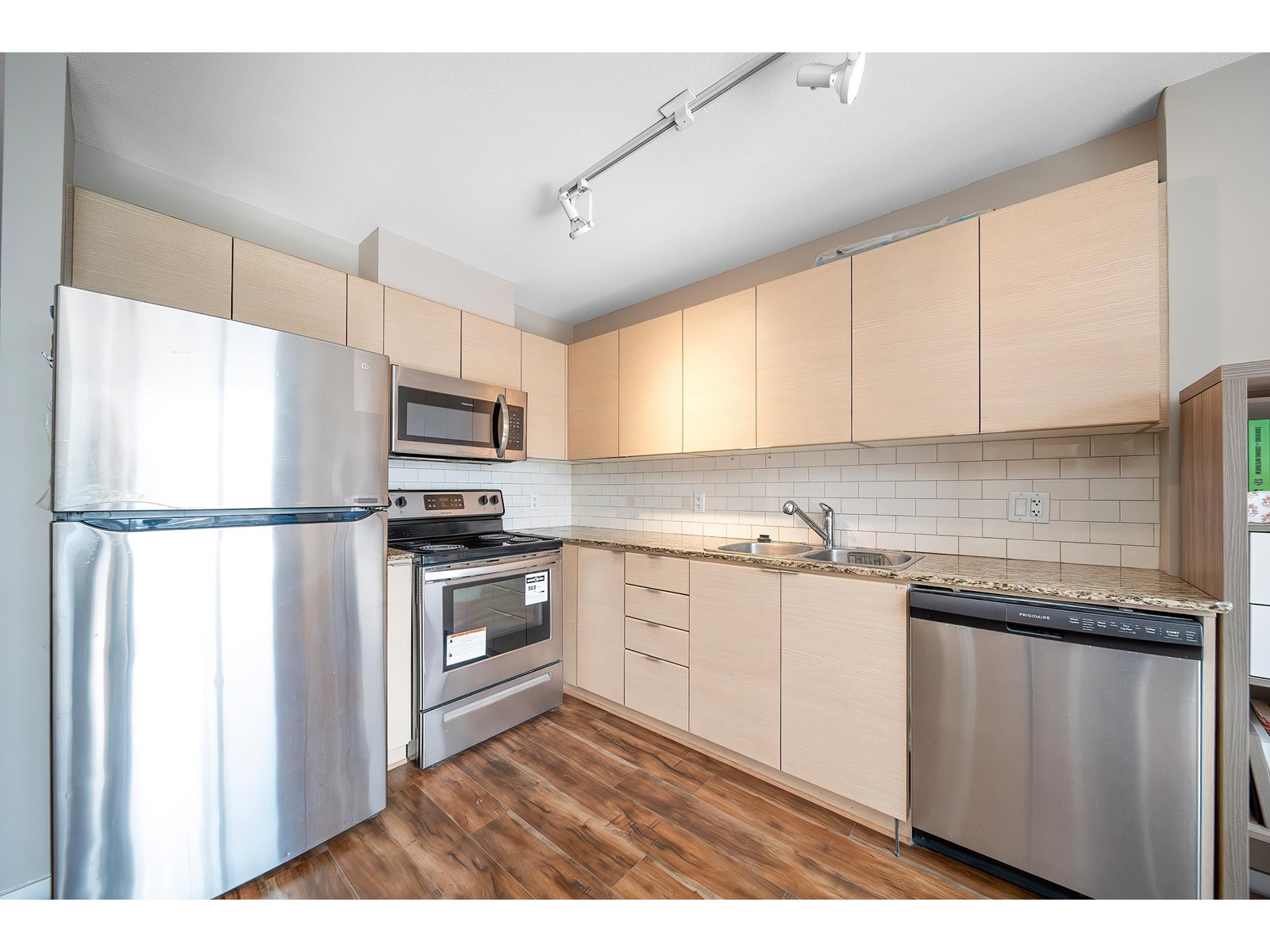 410 13618 100 Avenue, Surrey, British Columbia  V3T 0A8 - Photo 8 - R2993870