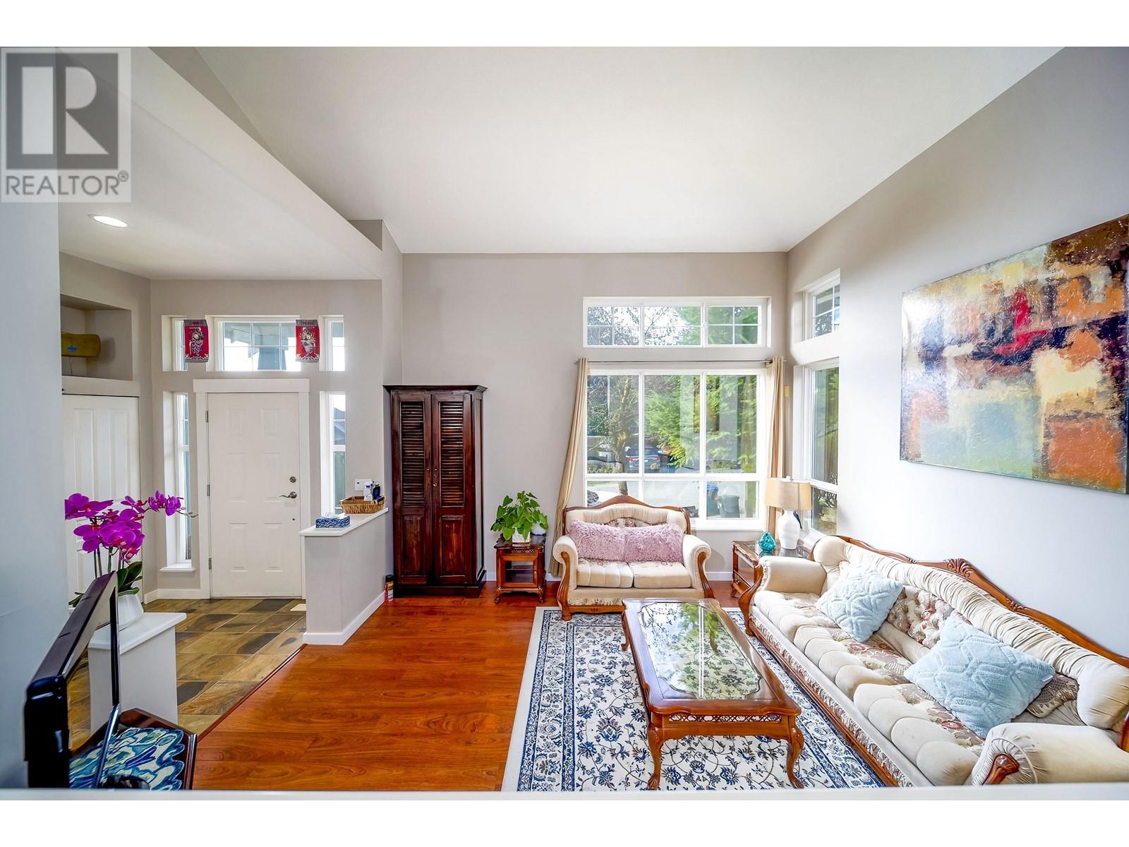 Property at 18 BIRCHWOOD CRESCENT image 3