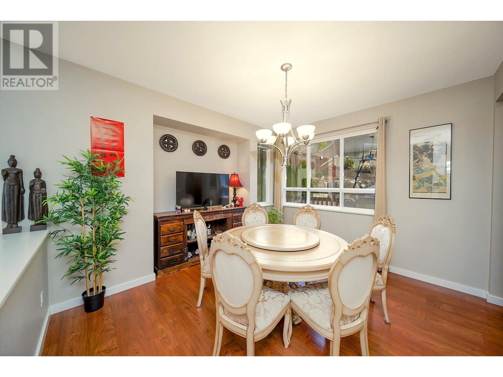 Property at 18 BIRCHWOOD CRESCENT image 5