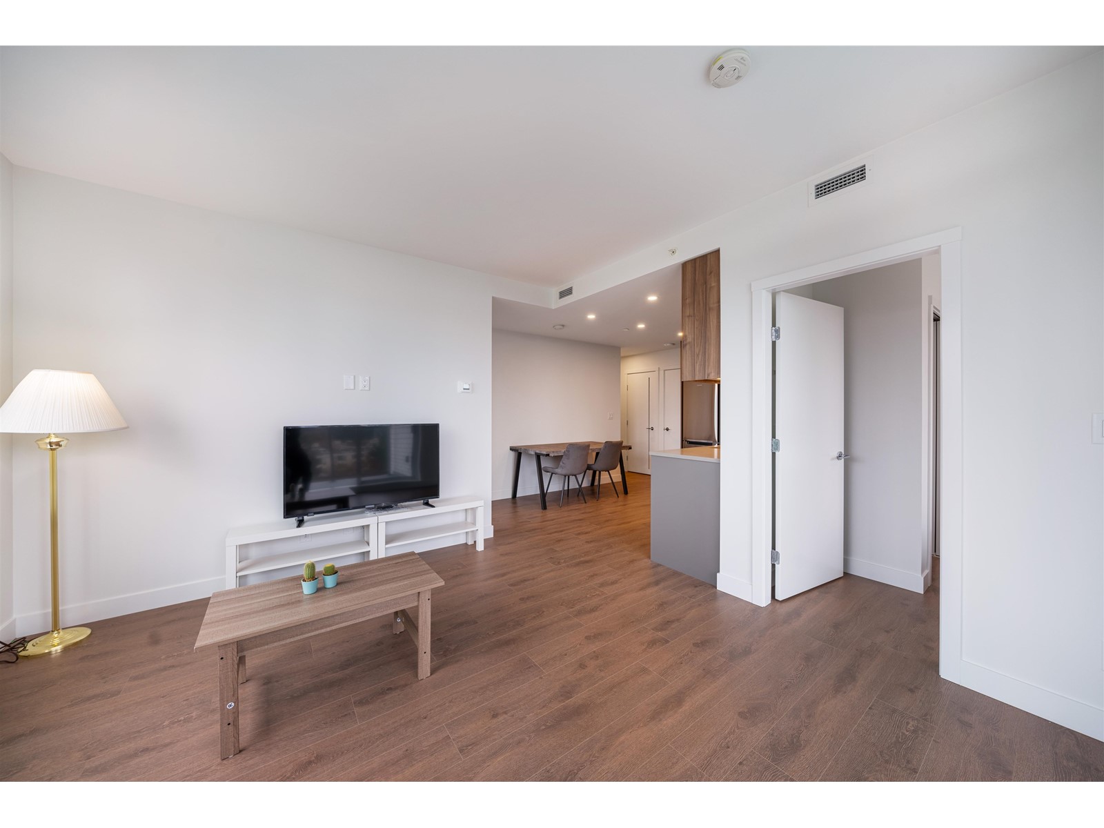 402 13359 Old Yale Road, Surrey, British Columbia  V3T 0S4 - Photo 8 - R2993714