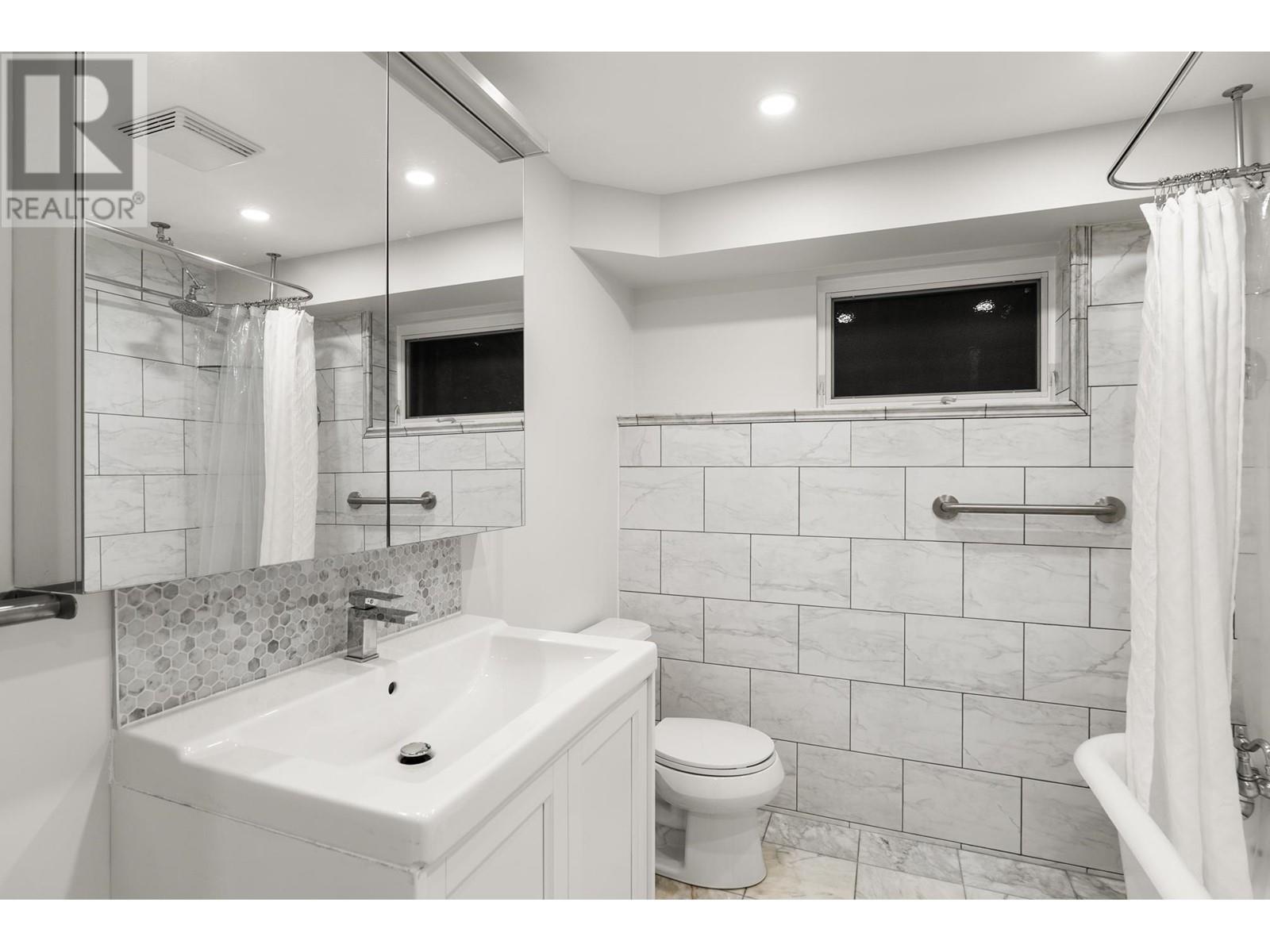 1017 Walalee Drive, Delta, British Columbia  V4M 2L9 - Photo 33 - R2985232