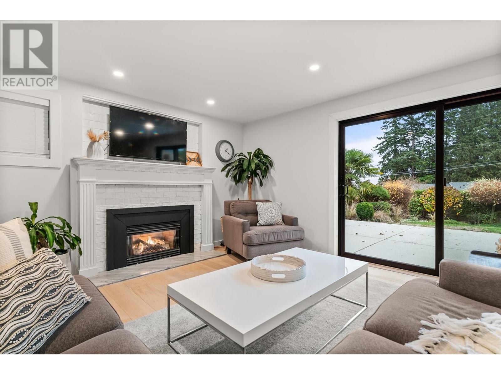 1017 Walalee Drive, Delta, British Columbia  V4M 2L9 - Photo 10 - R2985232