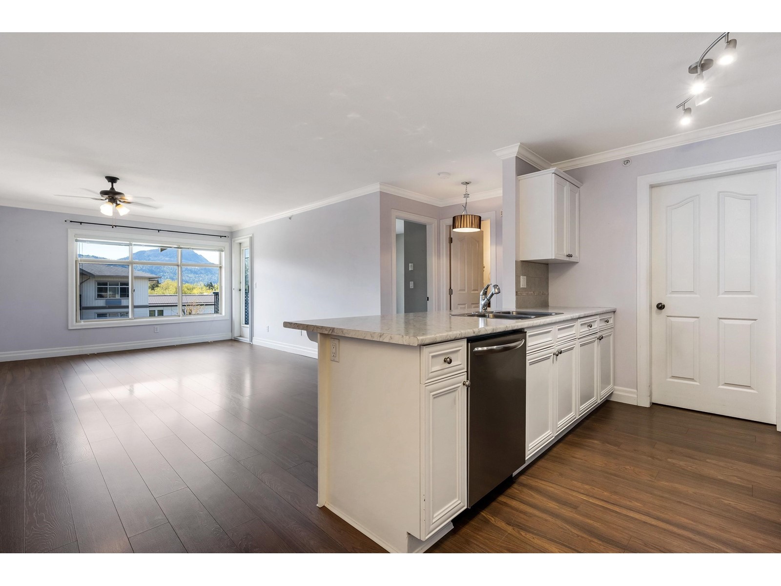 Property at 402 45769 STEVENSON ROAD image 3