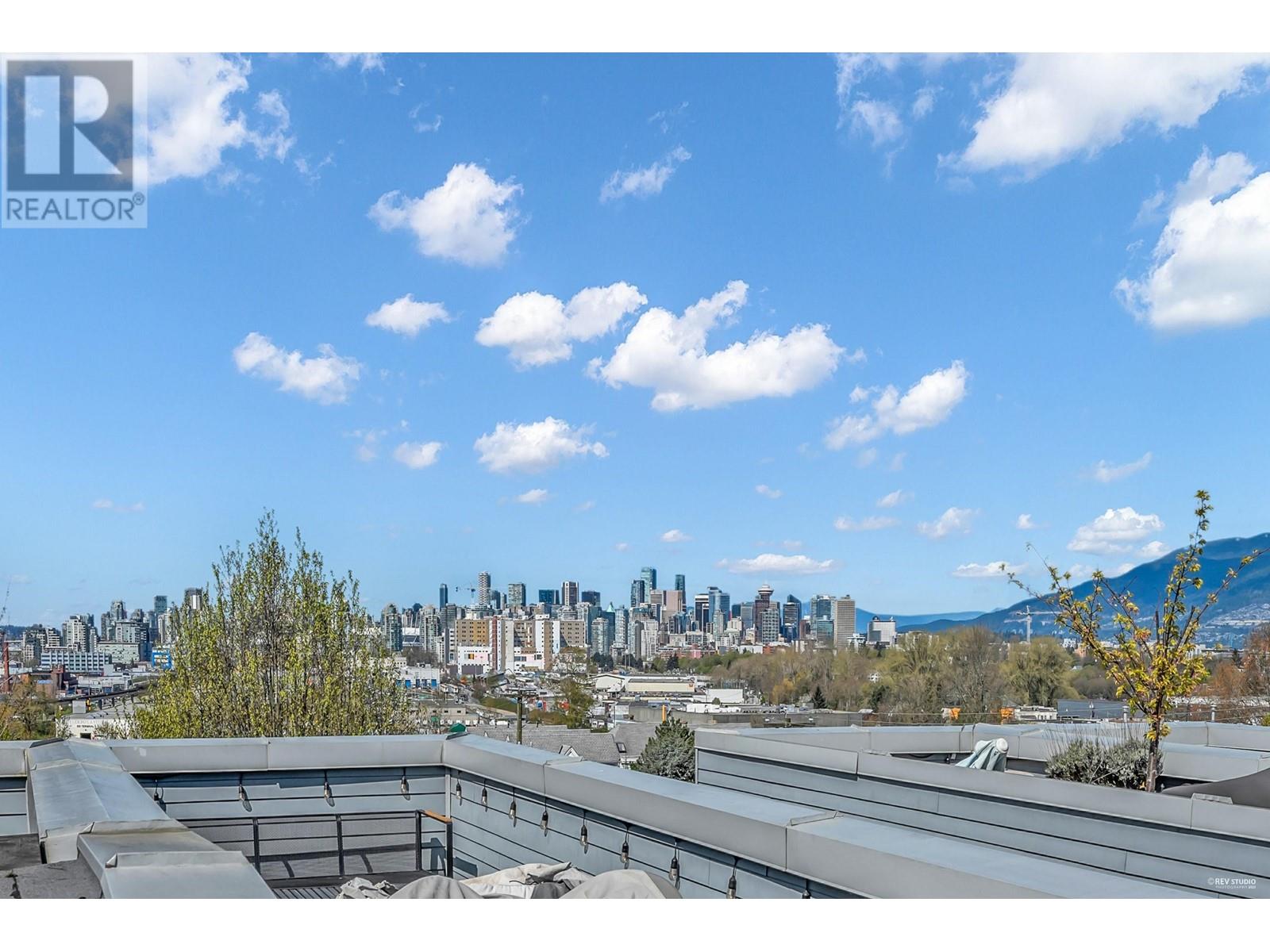 Property at 1407 E 1ST AVENUE image 1