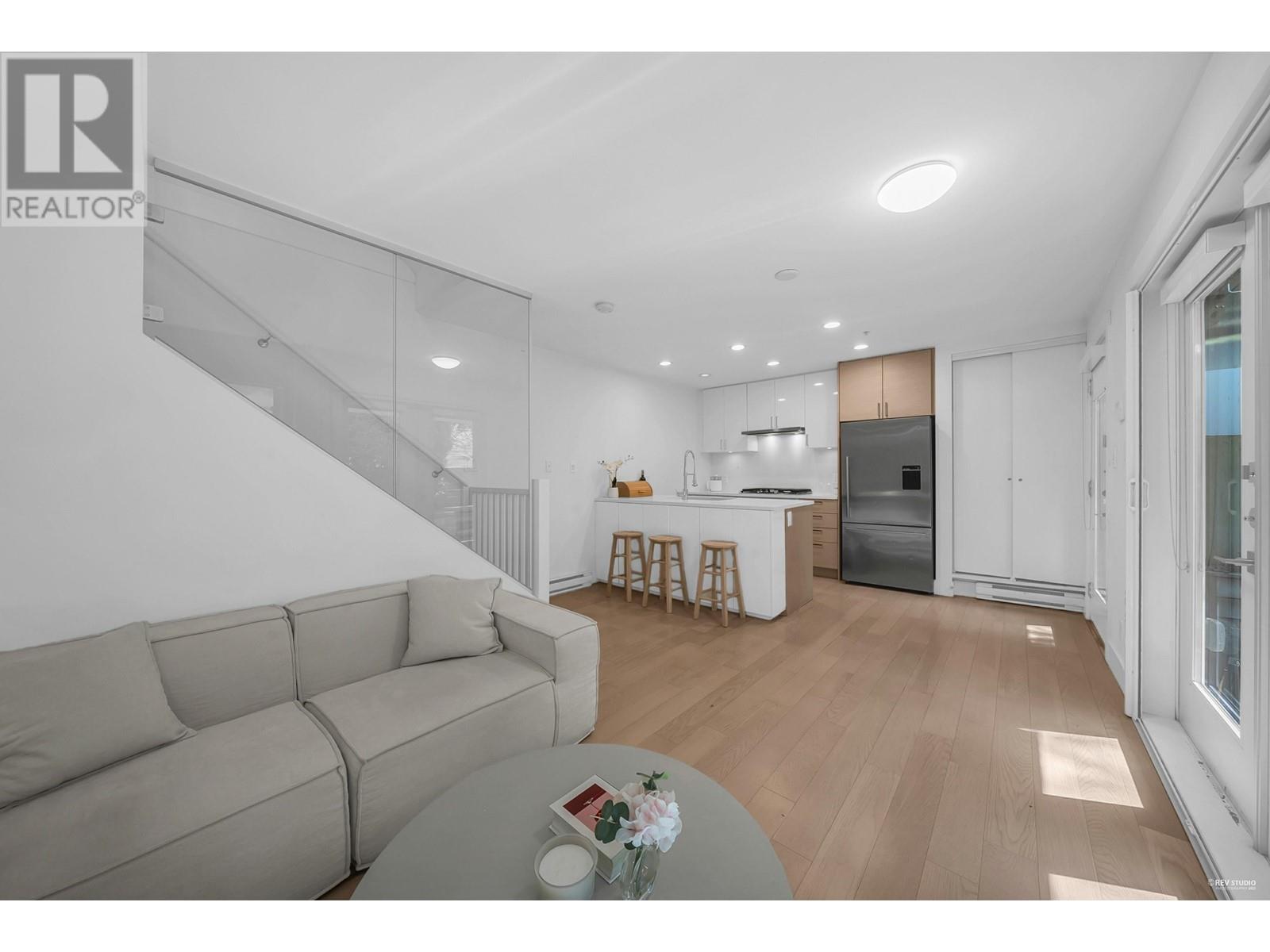 Property at 1407 E 1ST AVENUE image 3