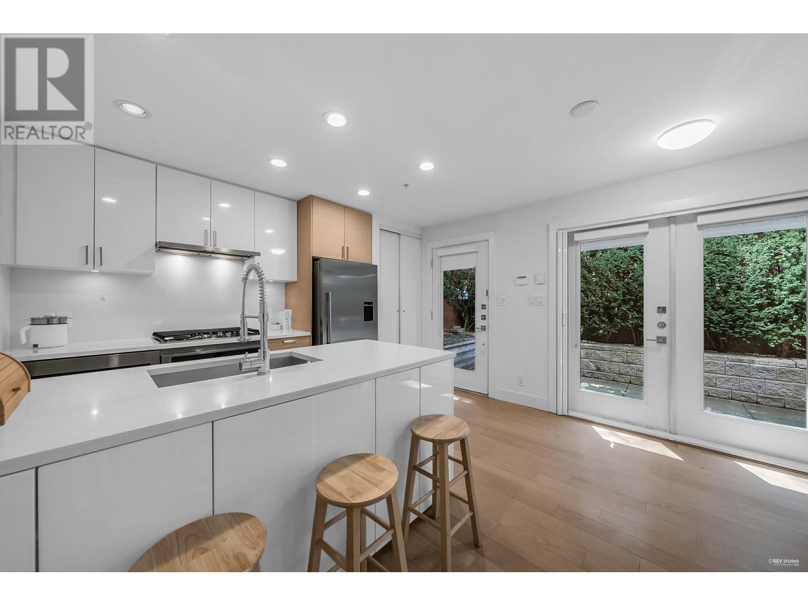 Property at 1407 E 1ST AVENUE image 5