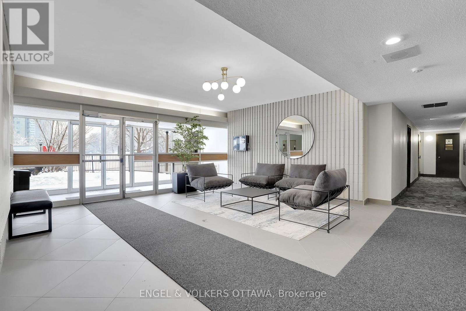 1601 - 2935 Richmond Road, Ottawa, Ontario  K2B 8C9 - Photo 2 - X12100149