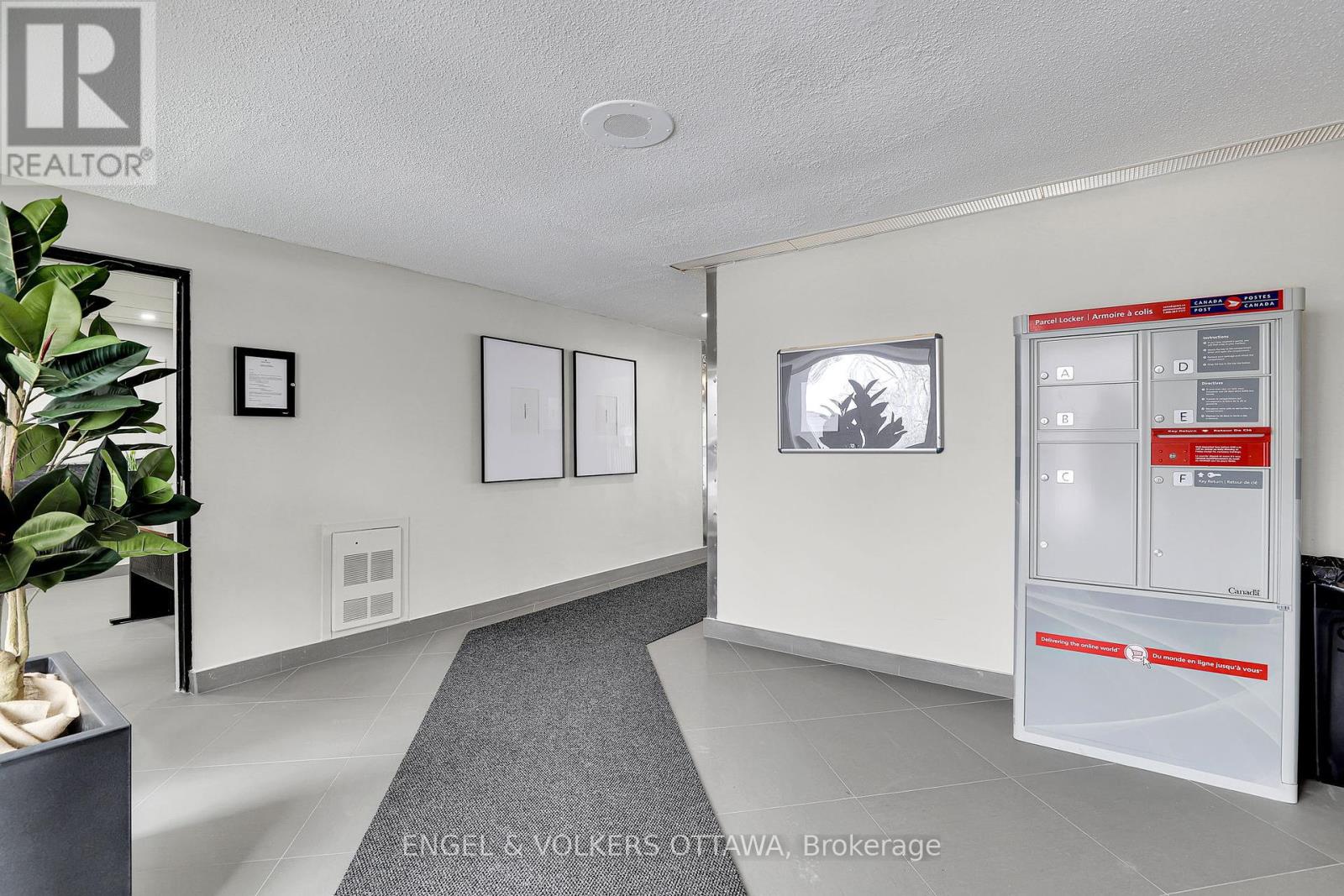 1601 - 2935 Richmond Road, Ottawa, Ontario  K2B 8C9 - Photo 4 - X12100149