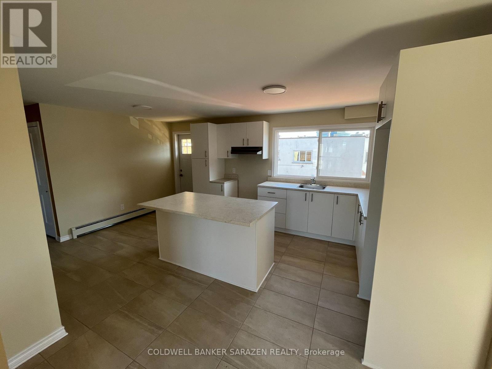2 - 136 Deschamps Avenue, Ottawa, Ontario  K1L 5Z6 - Photo 5 - X12100152