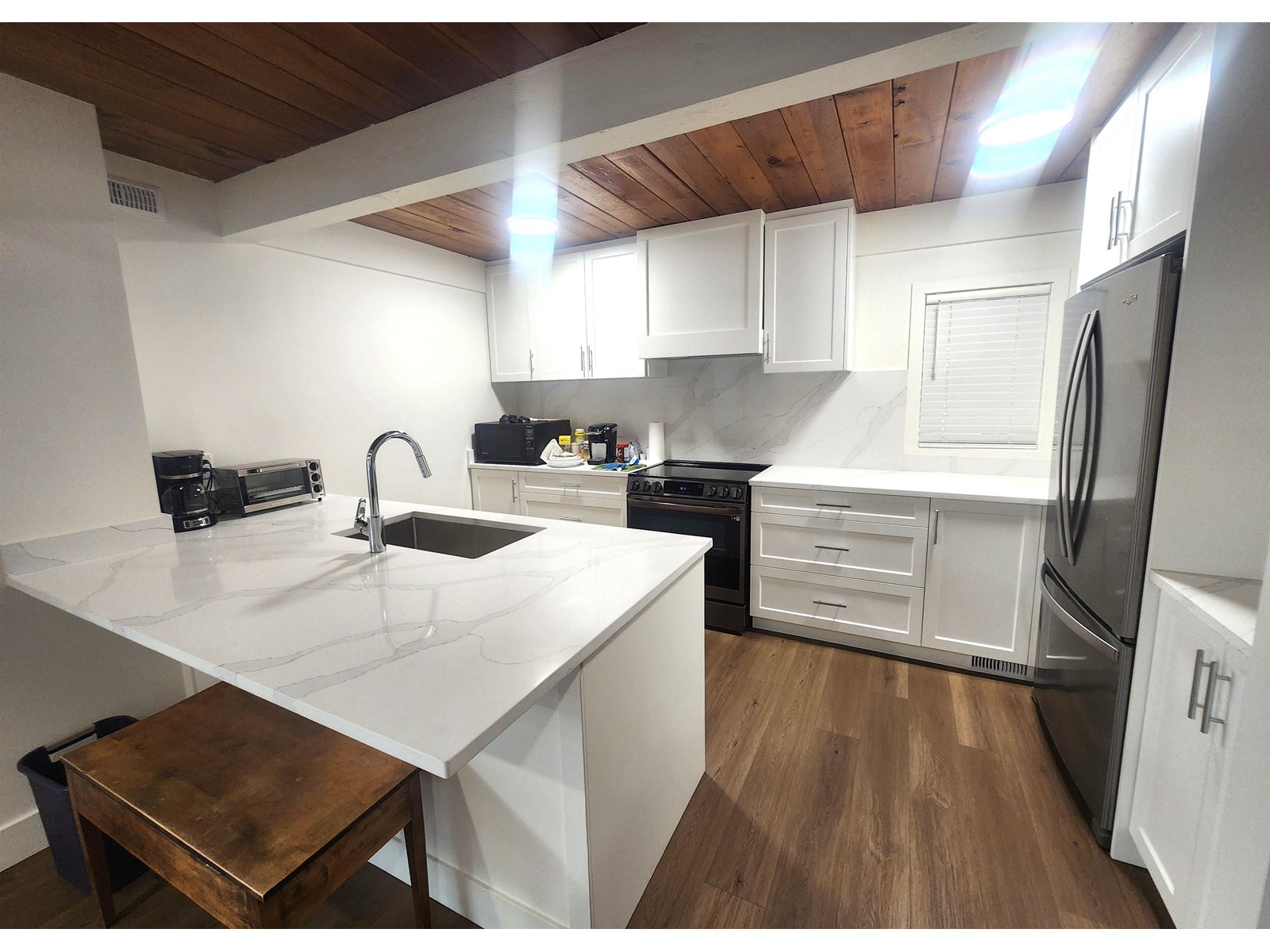 Property at 11631 98 AVENUE image 2
