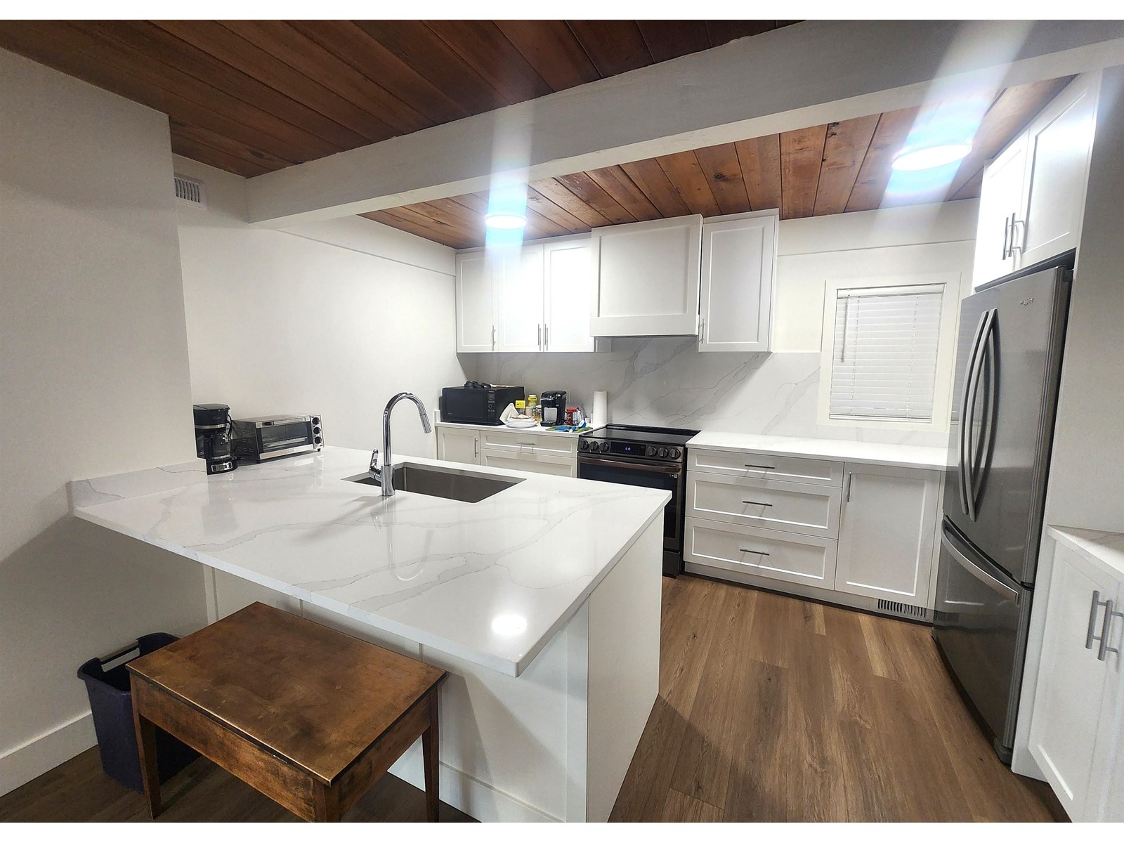 Property at 11631 98 AVENUE image 3