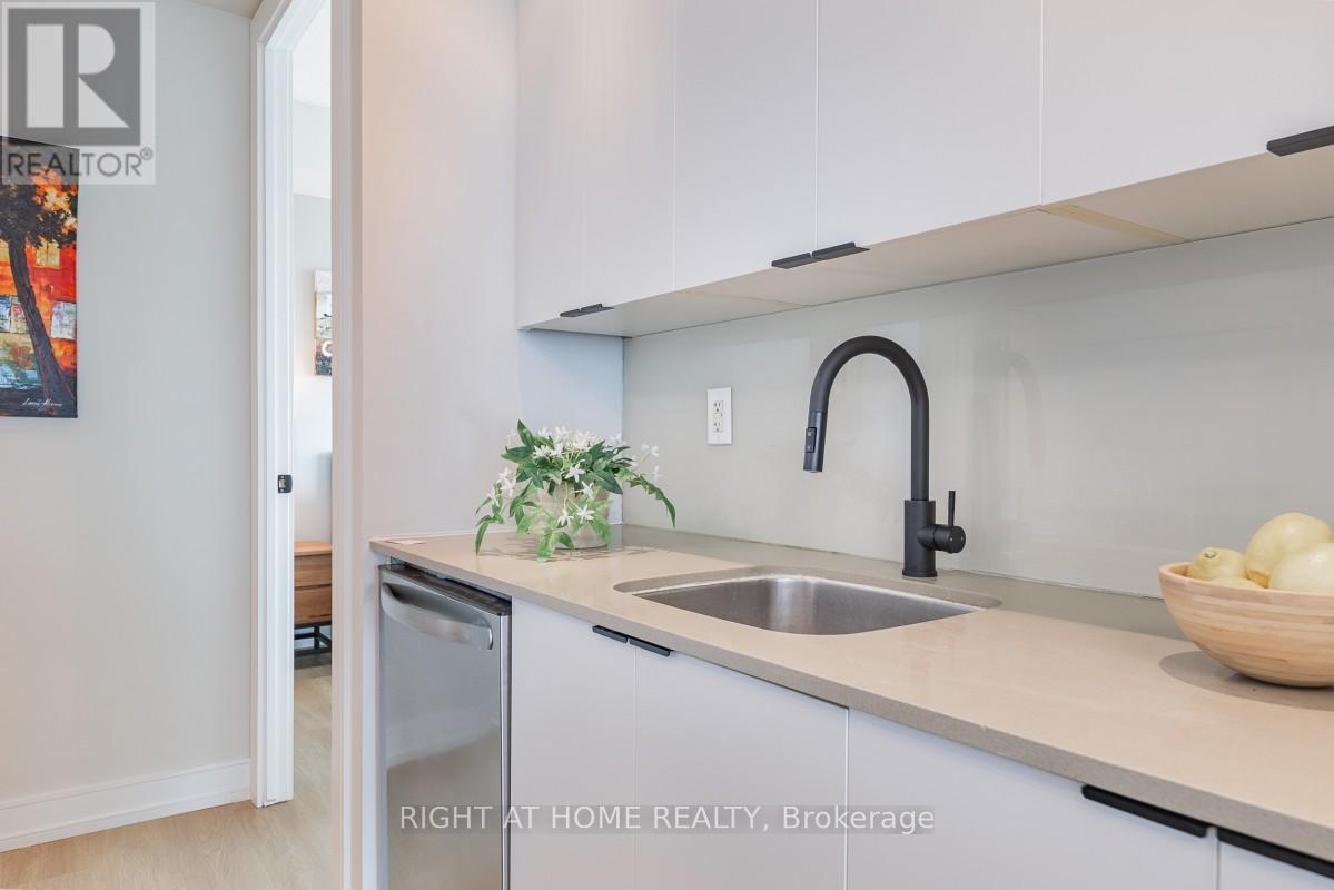 1524 - 165 Legion Road N, Toronto, Ontario  M8Y 0B3 - Photo 12 - W12100146