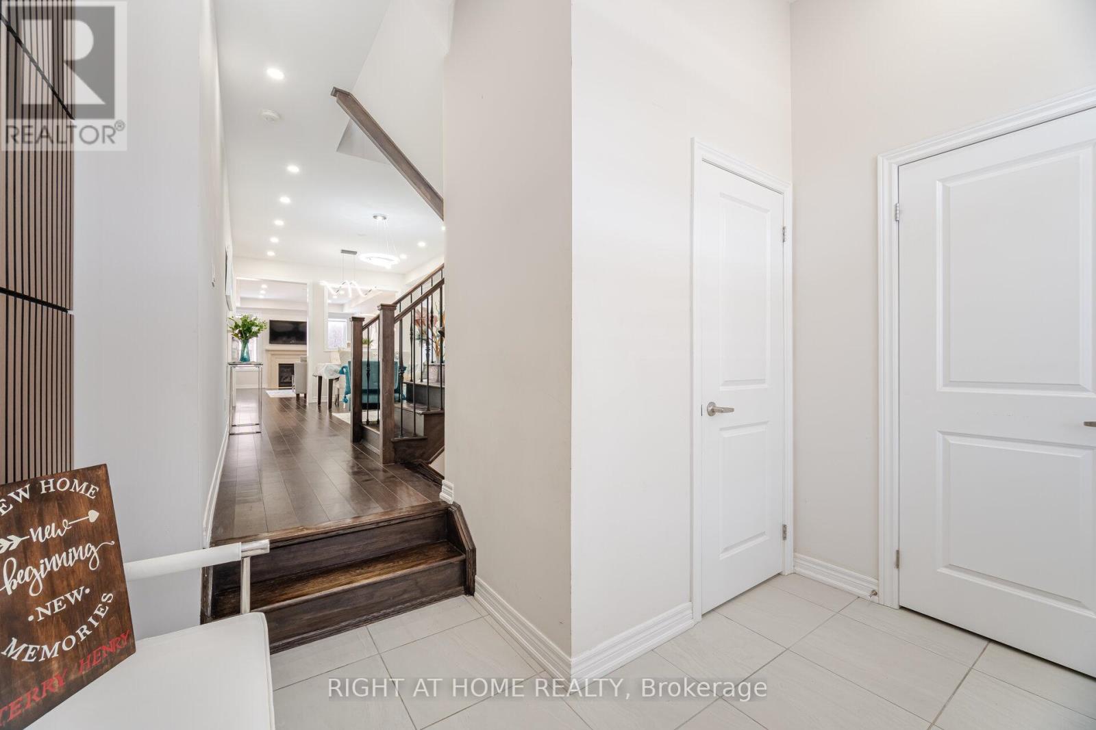 83 Hilts Drive, Richmond Hill, Ontario  L4S 0H8 - Photo 7 - N12100046
