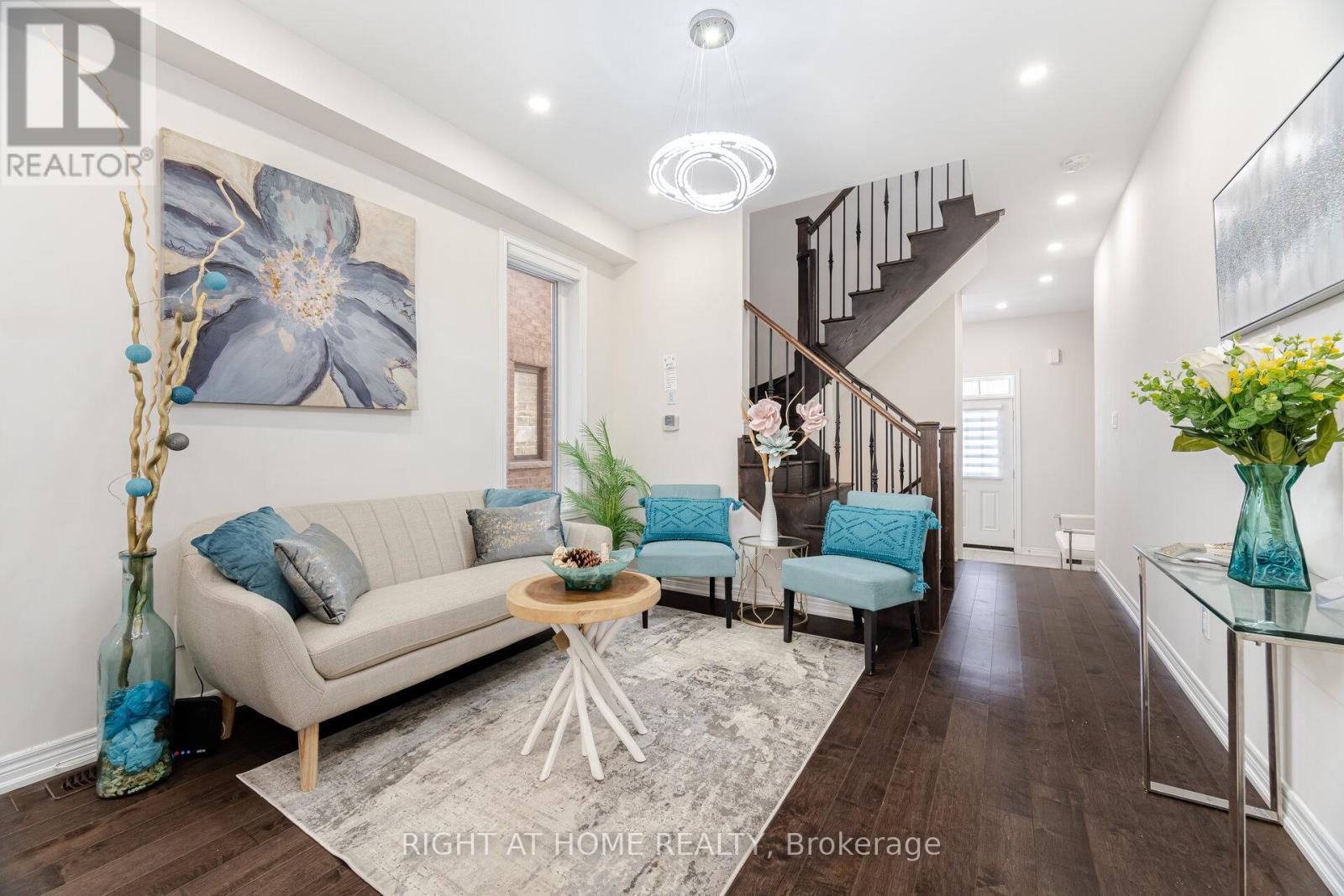 83 Hilts Drive, Richmond Hill, Ontario  L4S 0H8 - Photo 8 - N12100046