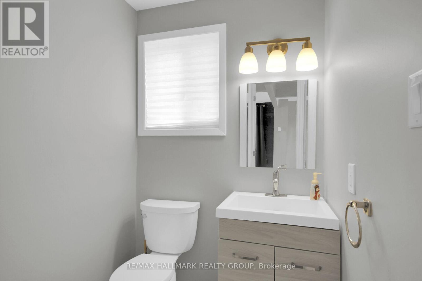13 Coolspring Crescent, Ottawa, Ontario  K2E 7M7 - Photo 17 - X12094618